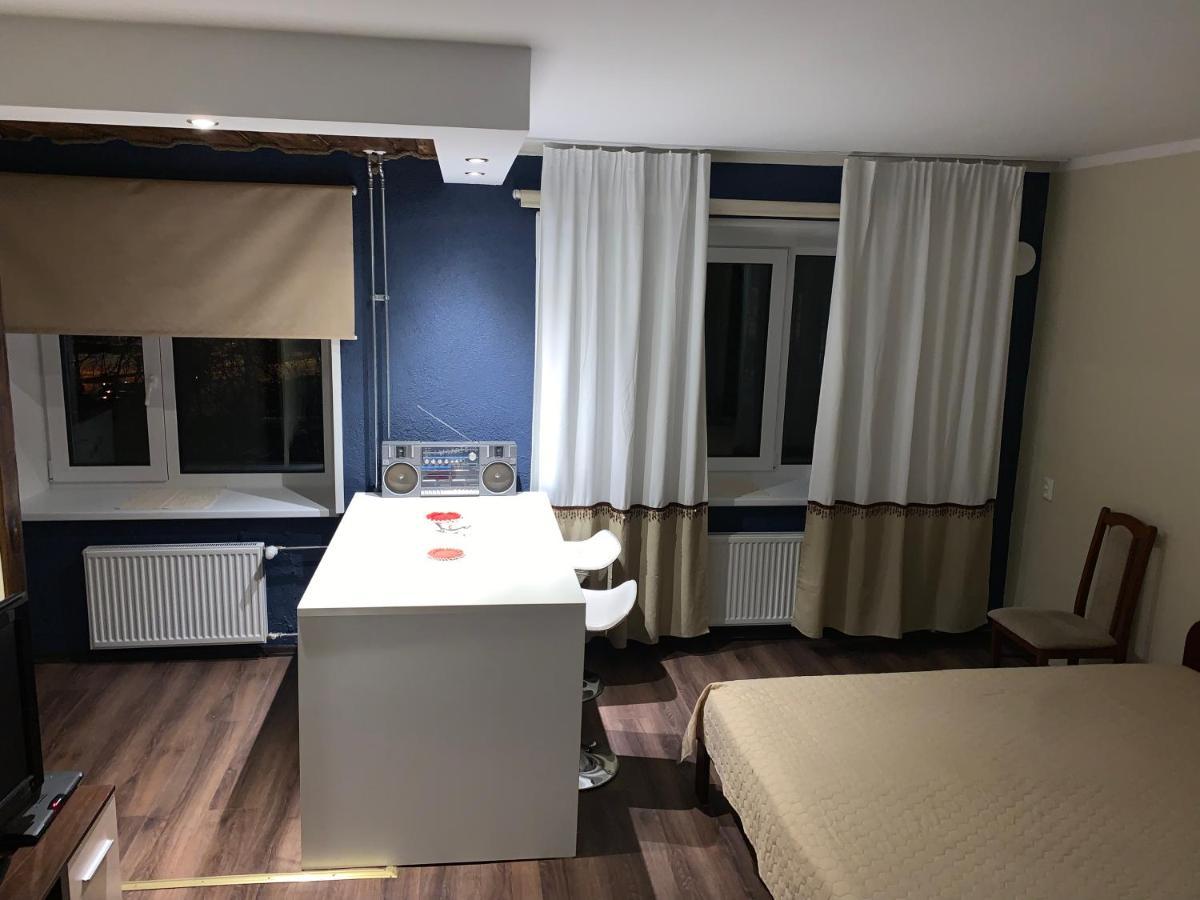 Riia 10, 2-Bedroom Apartment - 2 Big Beds 1 Extra Bed-Parking Free Тарту Экстерьер фото