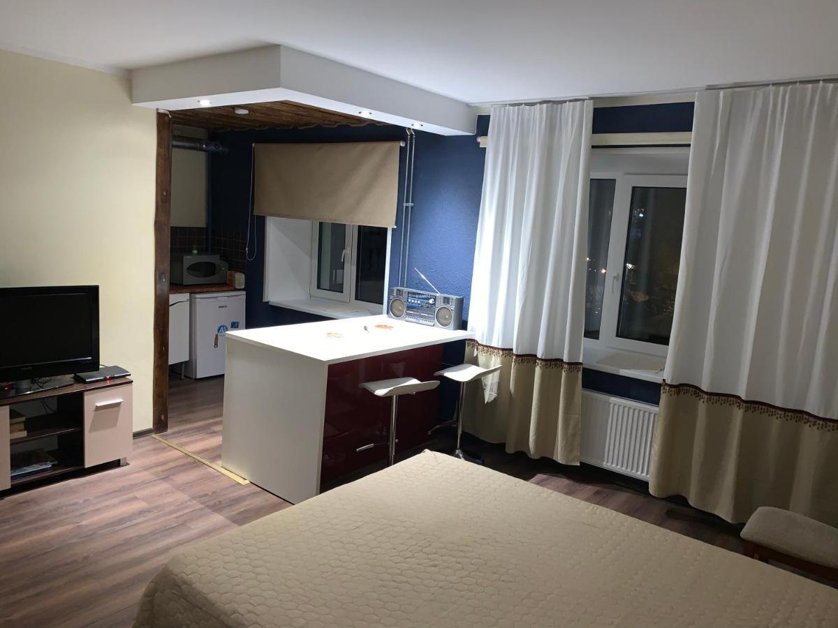 Riia 10, 2-Bedroom Apartment - 2 Big Beds 1 Extra Bed-Parking Free Тарту Экстерьер фото